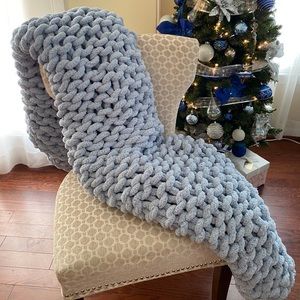 NEW Handmade Frosty Sky Blue ChunkyKnit Blanket ❄️